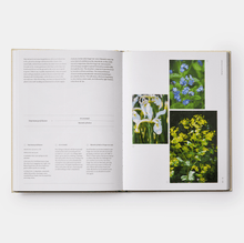 Load image into Gallery viewer, The Seasonal Gardener: Creative Planting Combinations by Anna Pavord | thequietbotanist
