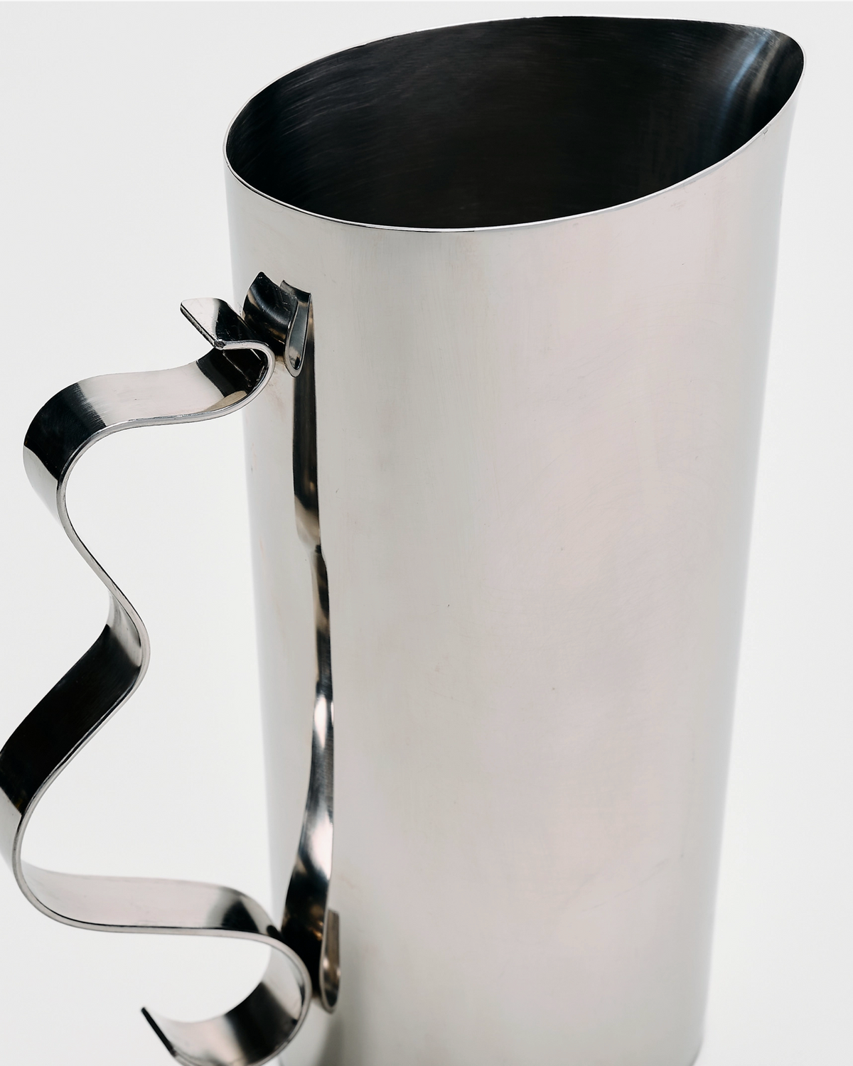 Squiggle Pitcher