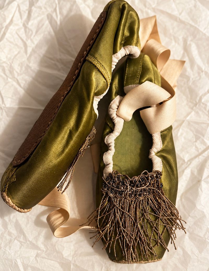 Vintage olive ballet slippers with pink straps - pair 1